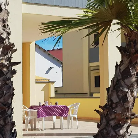 Ξενοδοχείο με διαμερίσματα Ionian 3*